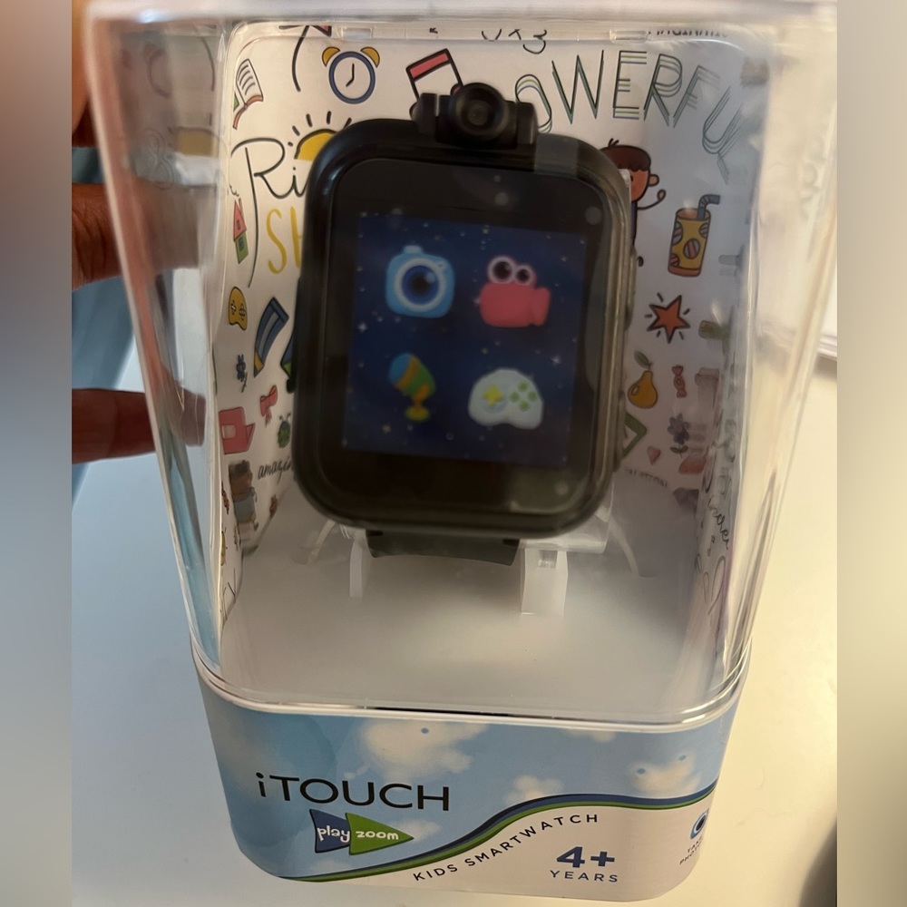 iTOUCH Play Zoom Kids Smartwatch New in box